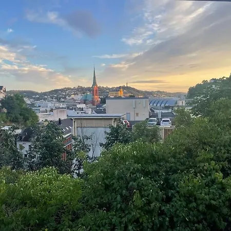 Stilfull Leilighet I Arendal Sentrum Med 3 Soverom Og Parkering Exterior photo
