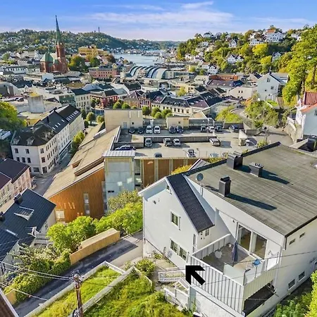 Stilfull Leilighet I Arendal Sentrum Med 3 Soverom Og Parkering Exterior photo