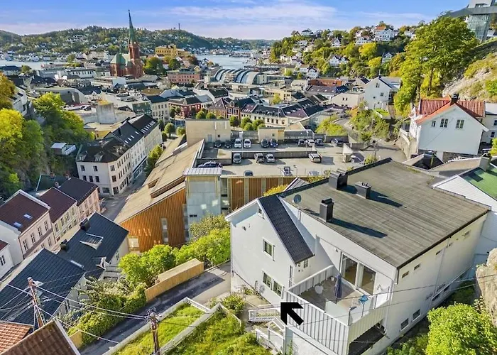 Stilfull Leilighet I Arendal Sentrum Med 3 Soverom Og Parkering