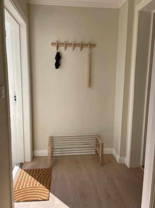 Stilfull I Sentrum Med 3 Soverom Og Parkering Apartment Arendal