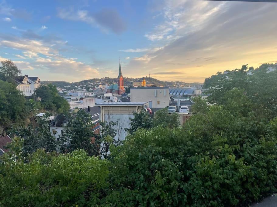 Apartment Stilfull I Sentrum Med 3 Soverom Og Parkering Arendal