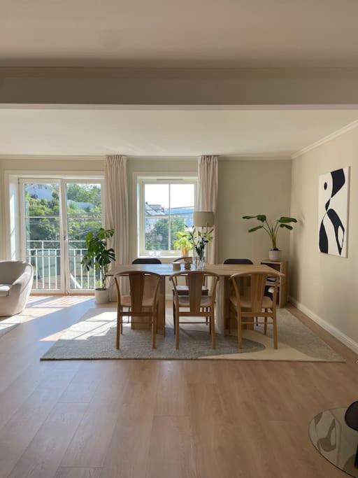 Stilfull I Sentrum Med 3 Soverom Og Parkering Apartment