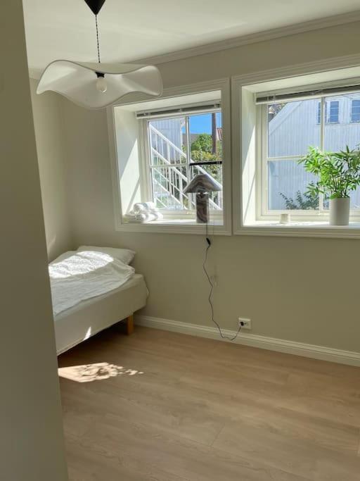 Stilfull I Sentrum Med 3 Soverom Og Parkering Apartment Arendal
