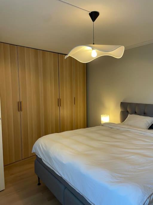 Stilfull I Sentrum Med 3 Soverom Og Parkering * Arendal