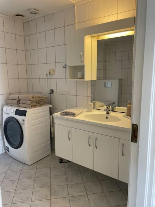 Apartment Stilfull I Sentrum Med 3 Soverom Og Parkering