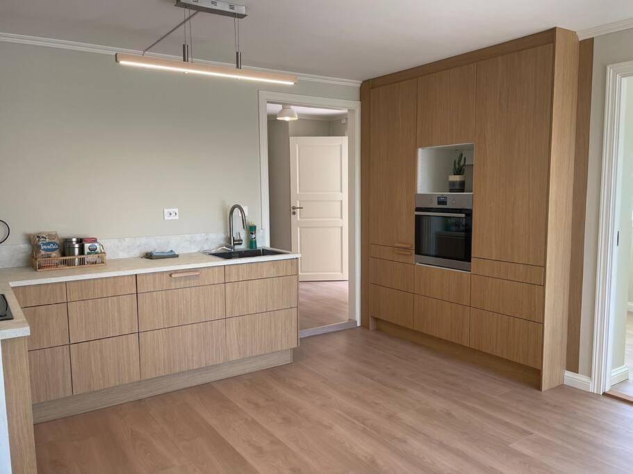 Stilfull I Sentrum Med 3 Soverom Og Parkering Apartment Arendal