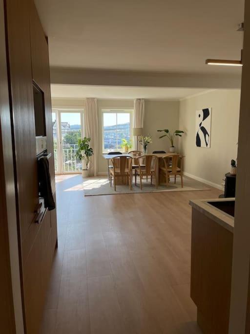Leilighet Stilfull I Sentrum Med 3 Soverom Og Parkering Arendal